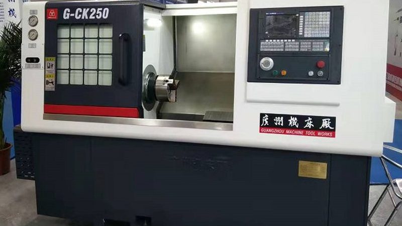 数控铣床与加工中心：功能差异与工艺应用
